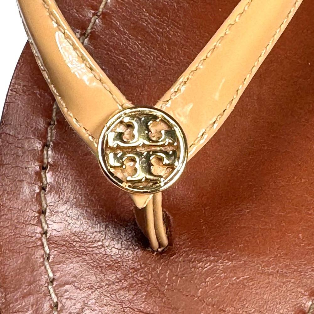Tory Burch Terra Thong Patent Leather Sandals Nude Gold Logo Flip Flops Flat 7M - Picture 3 of 13